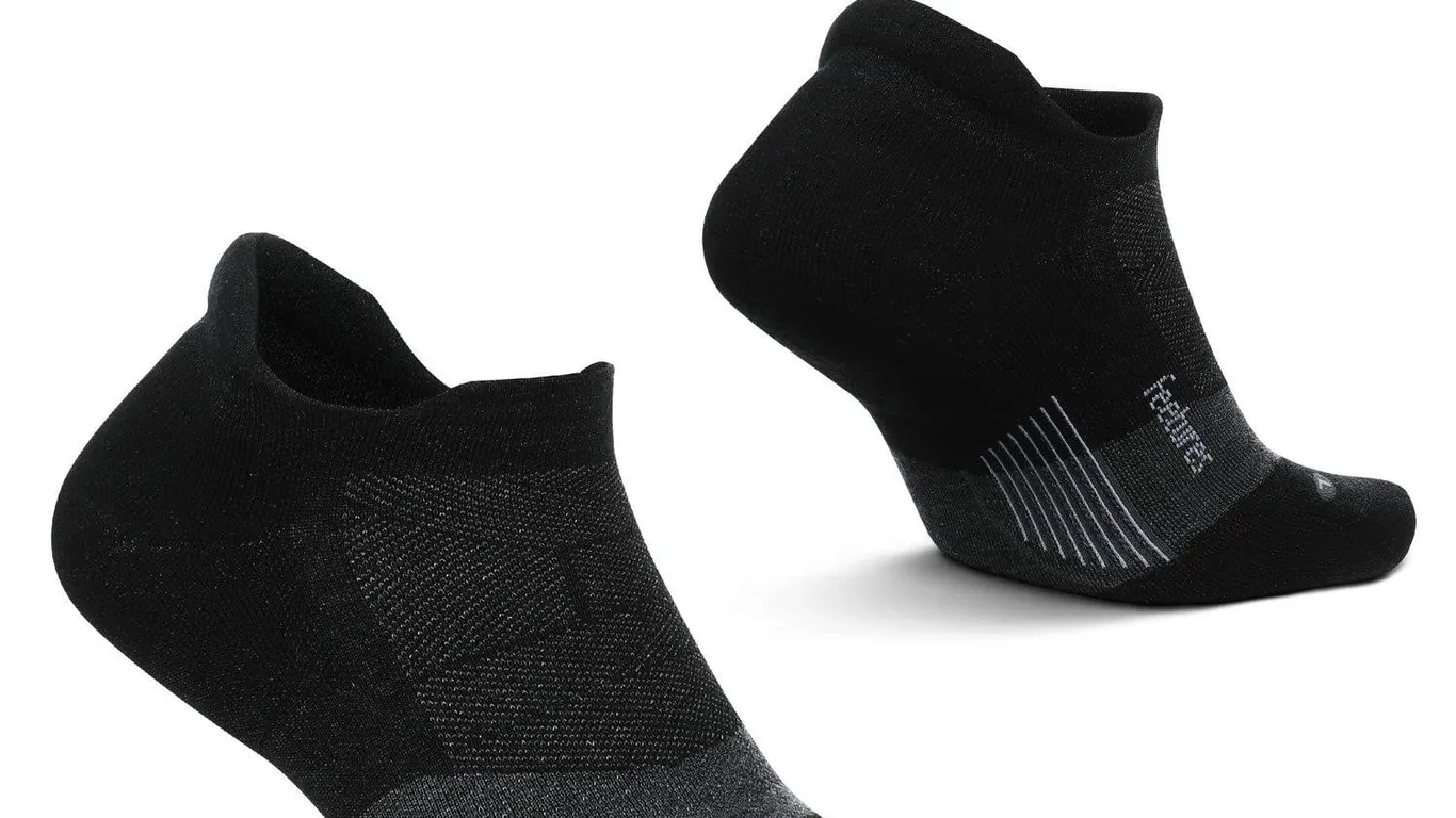 Feetures Merino 10 Max No Show Tab Socks Grey L