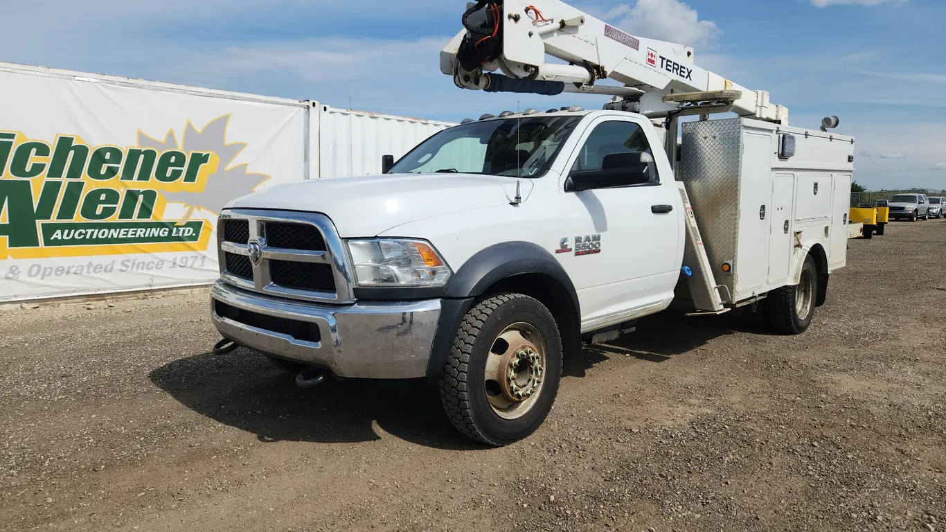 2016 Ram 5500 4x4 S/A Bucket Truck