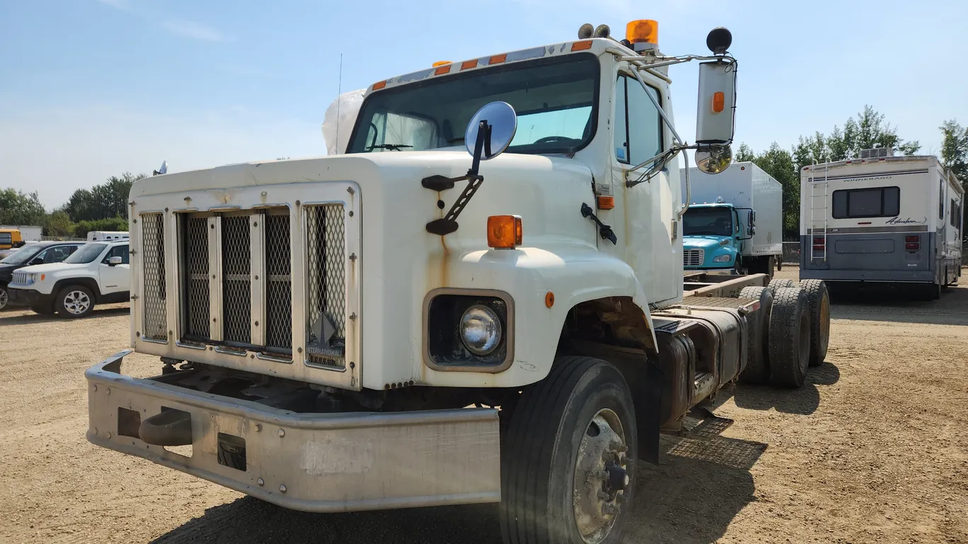 Non-Operable 2003 International 2674 T/A Cab & Chassis
