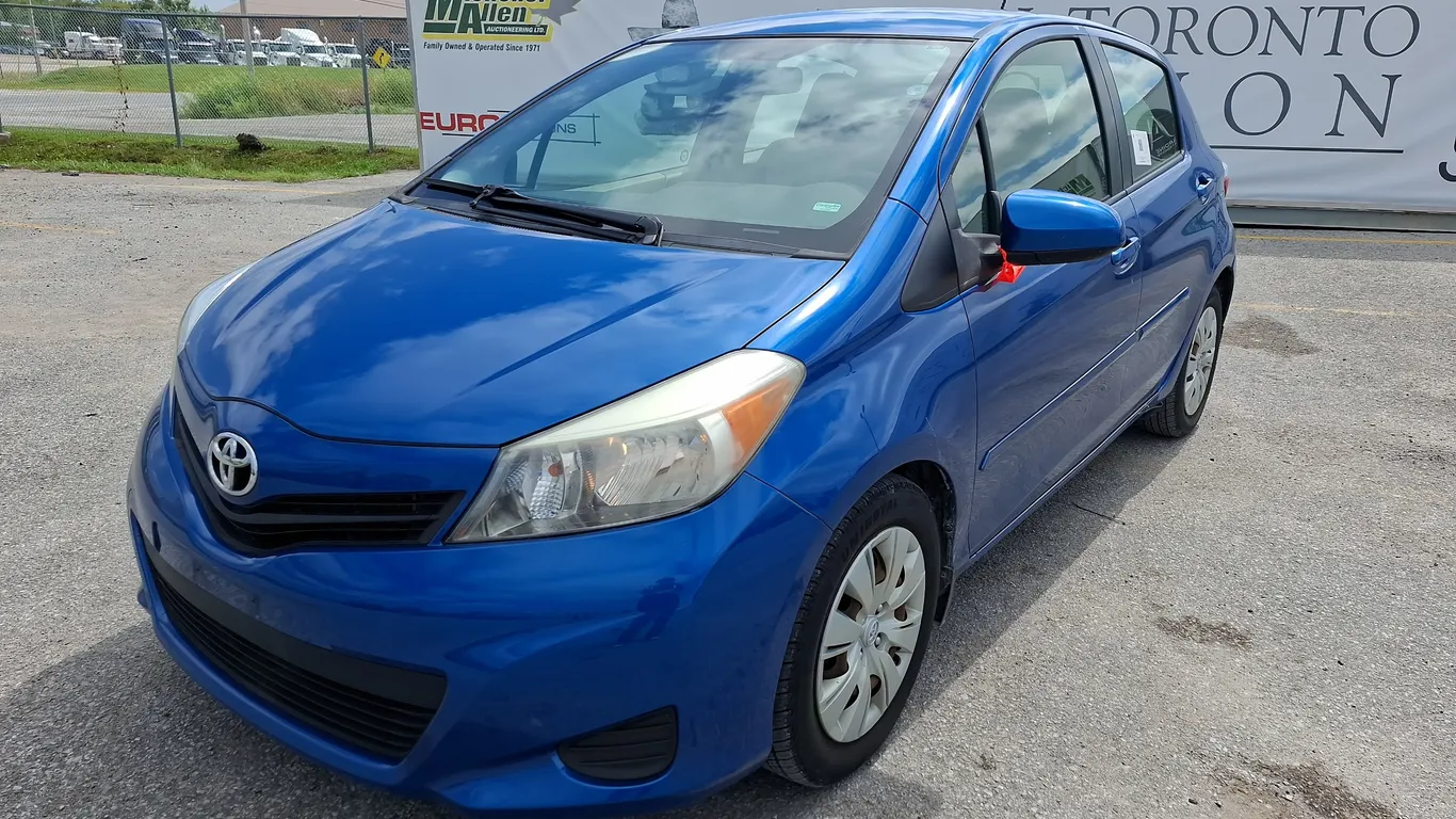 2013 Toyota Yaris LE 4dr Hatchback