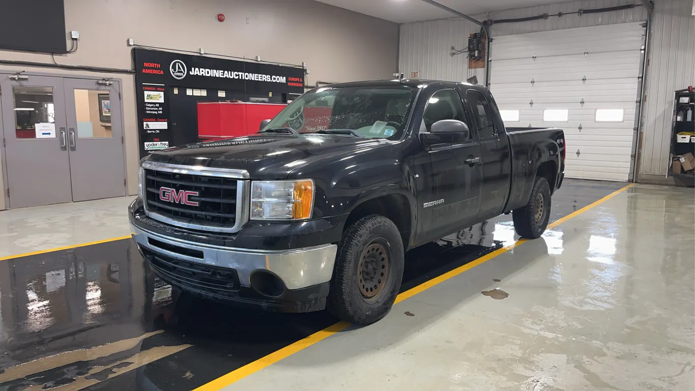 2010 GMC Sierra 1500 4x4 on the floor