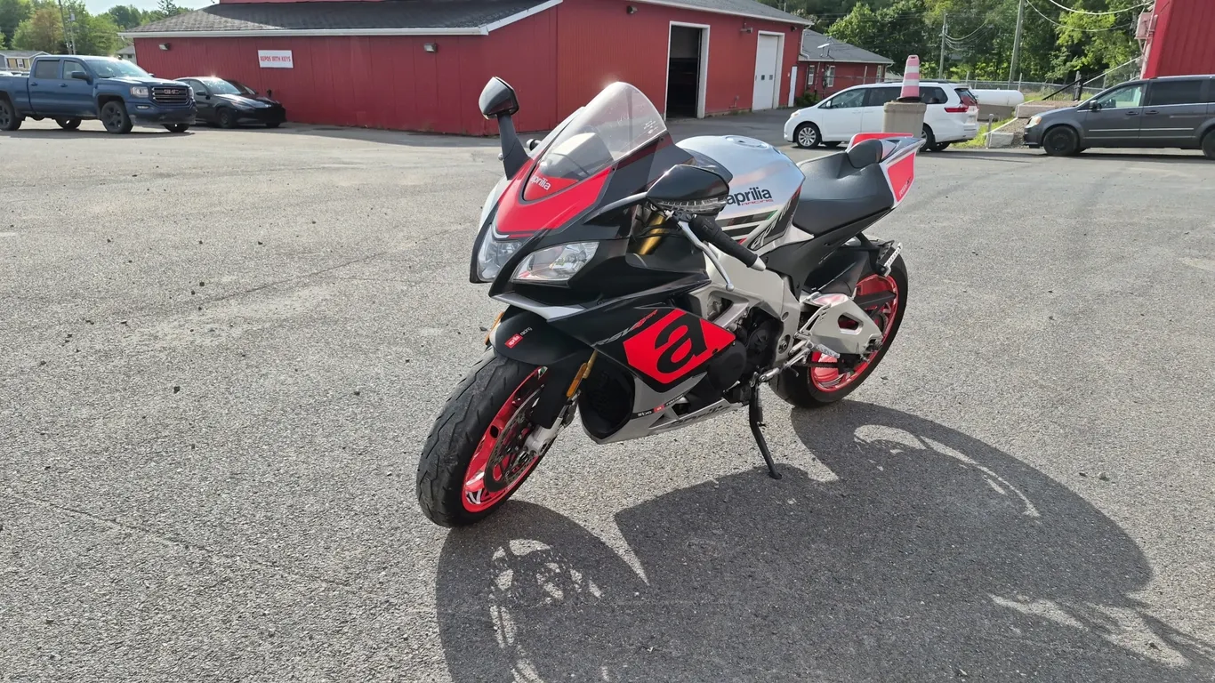 2018 Aprilia RSV4 RR