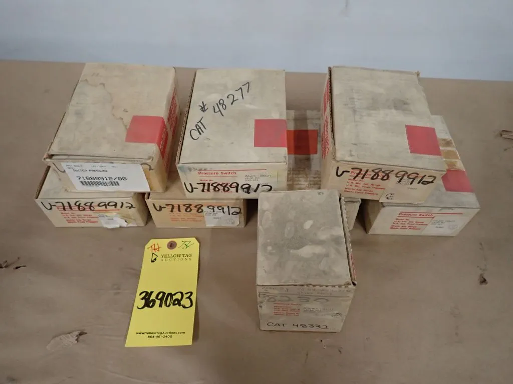 Lot of (8) Assorted Delaval Barksdale Pressure Switches