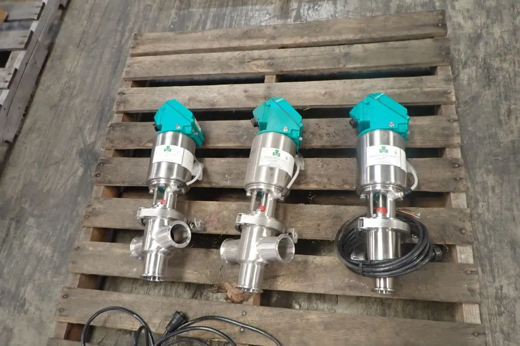 Lot of (2) Alfa 761 Tri Clover Air Operated Valves
