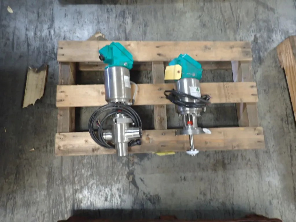 Lot of (2) Alfa 761 Tri Clover Air Operated Valves