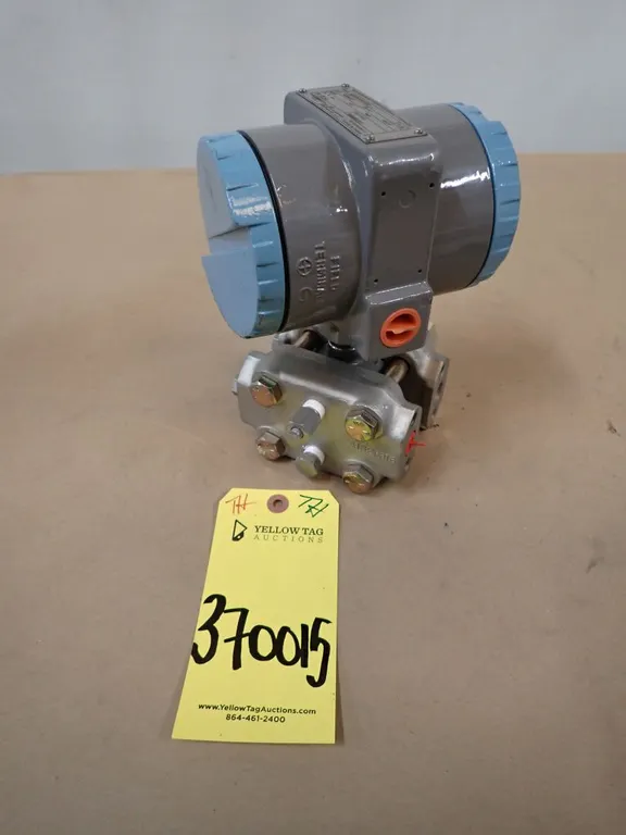 Foxboro 823DP Transmitter with Valve