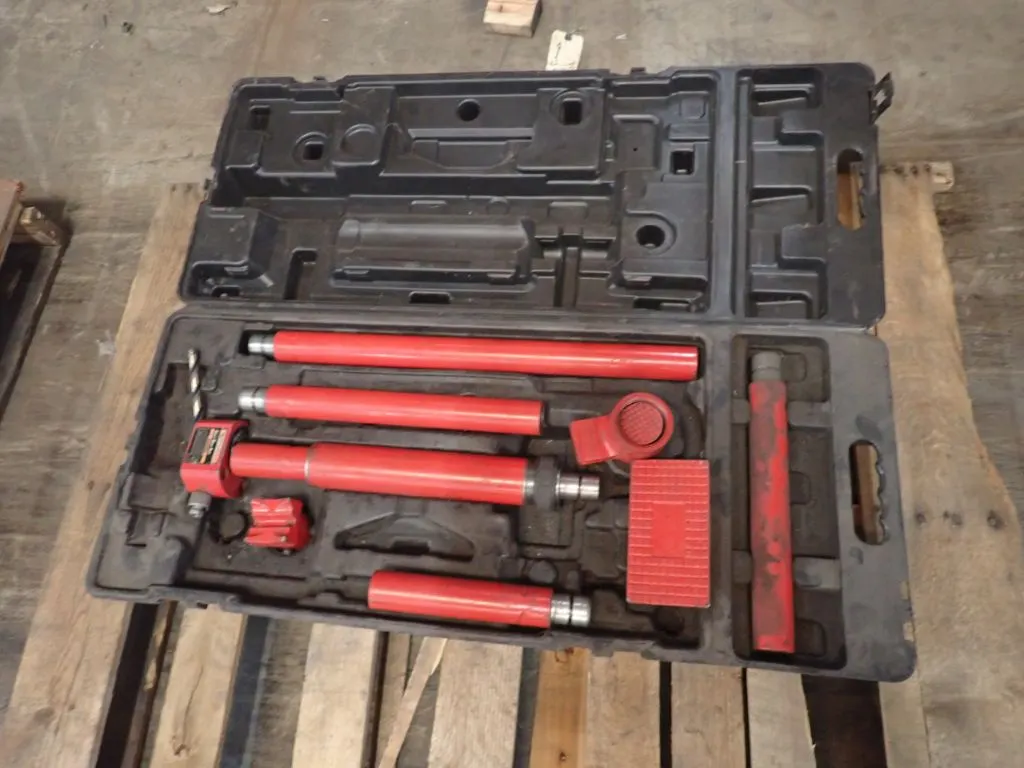Pittsburgh 7-Piece Hydraulic Auto Body Frame Repair Kit