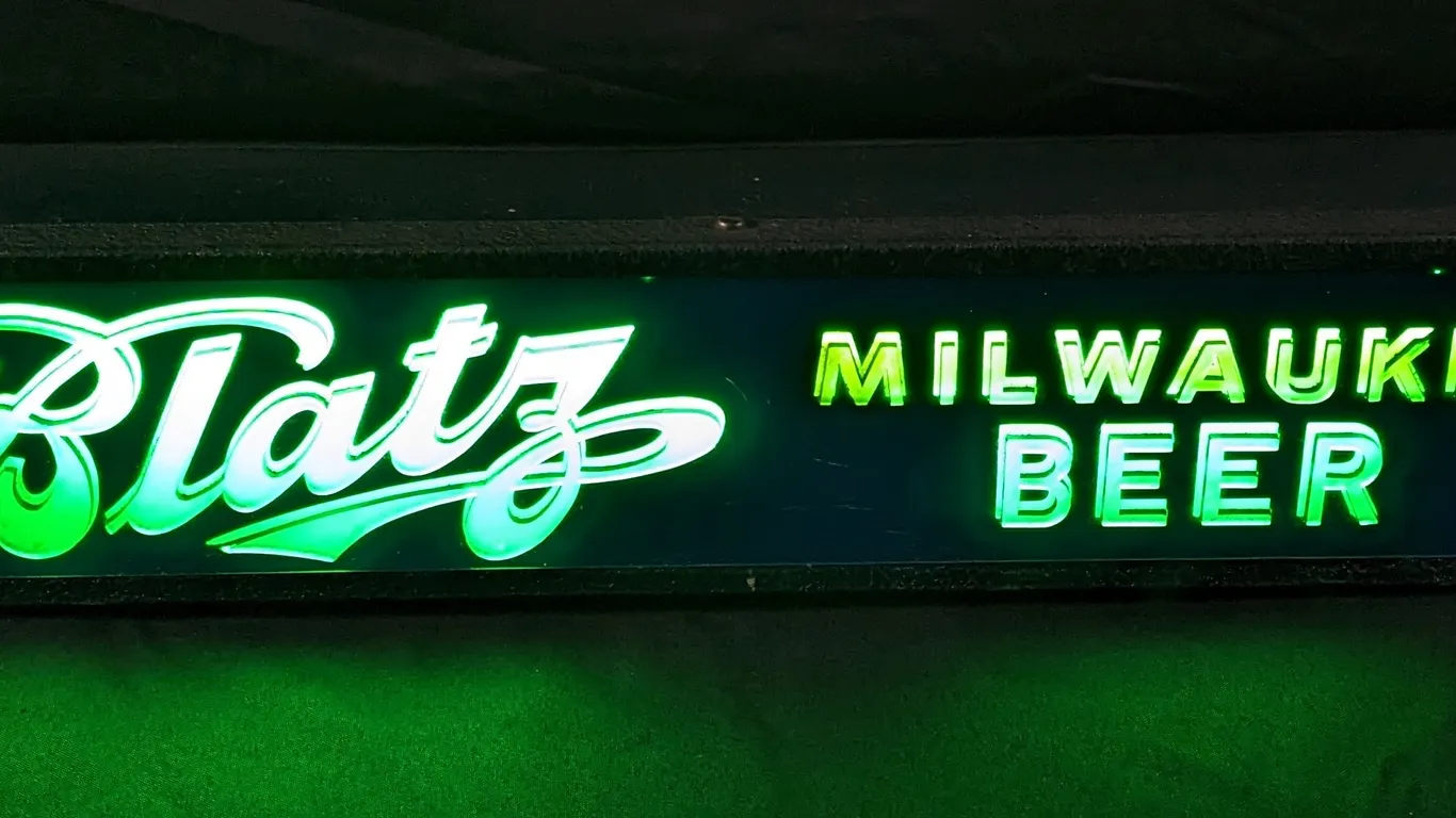 LIGHTED SIGN BLATZ BEER MILWAUKEE WISCONSIN