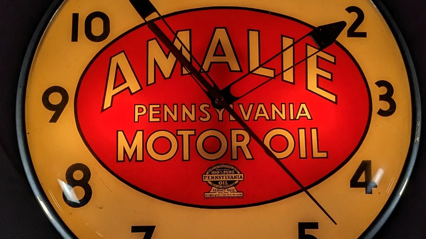 AMALIE PENNSYLVANIA MOTOR OIL CLOCK SIGN