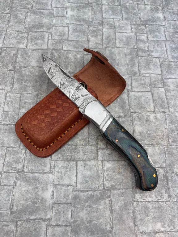 Damascus Steel Knife with Resin Handle and Leather Sheath