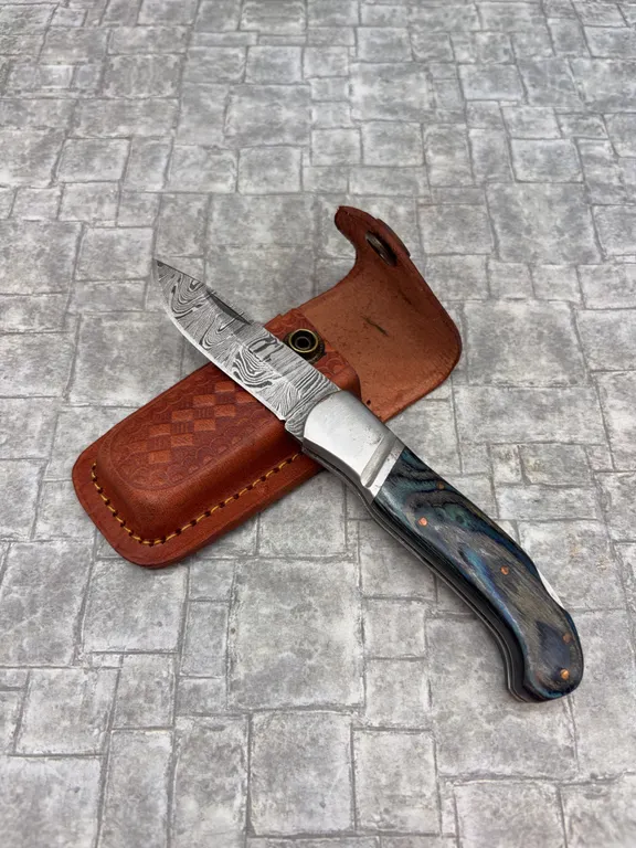 Damascus Steel Knife with Resin Handle and Leather Sheath