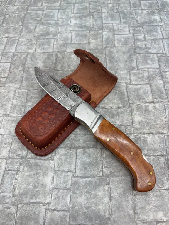 Damascus Steel Knife with Resin Handle and Leather Sheath