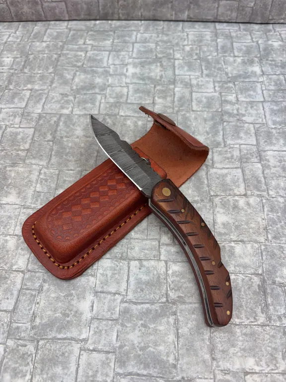Damascus Steel Knife with Resin Handle and Leather Sheath