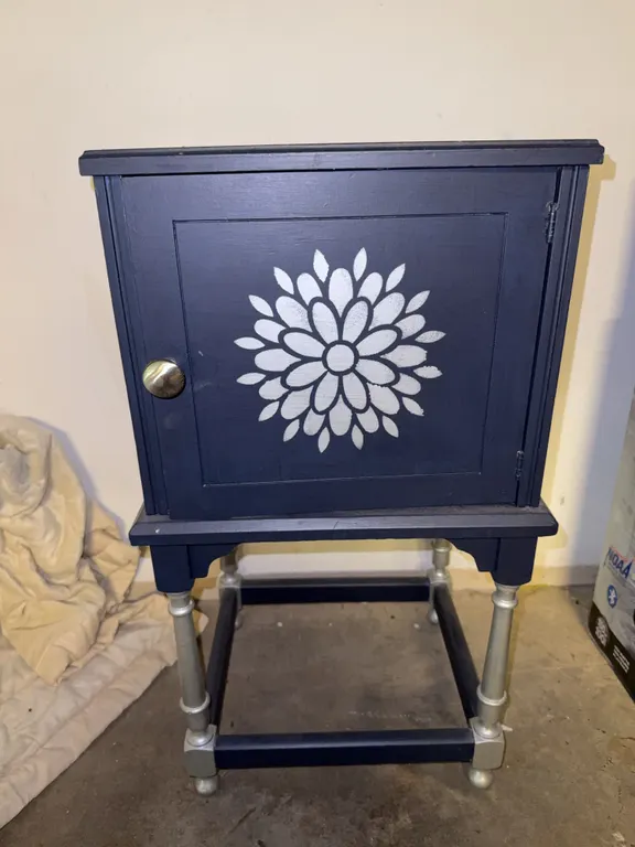 Decorative small cabinet