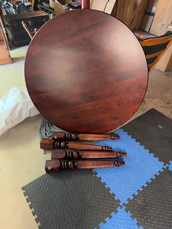 Round dining room table nice wood finish