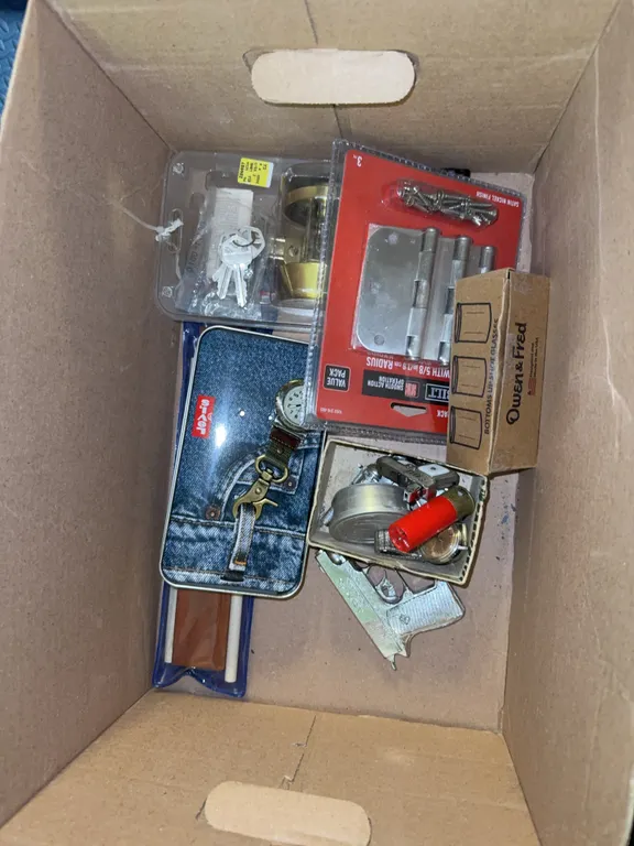 Miscellaneous watches, hardware and lighters