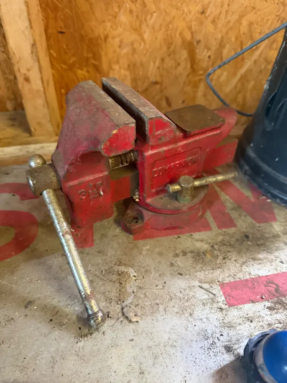 3 1/2 Bench Vise