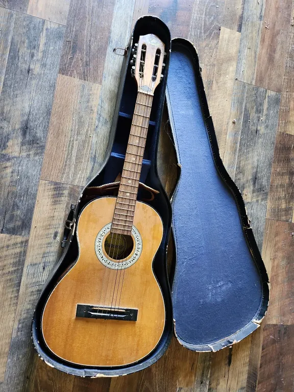 Kent Cannenoita Guitar W/Case 38"X14"X5" & Some Extra Strings, Both Have Surface Scratches/Minor Dam