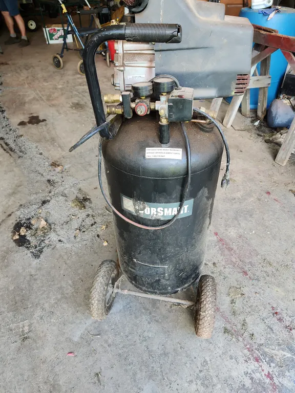 Jobsmart Air Compressor 140PSI, 120V, 26 Gallon, 4' Tall 20" Diameter, Quit Turning On, Does Not Run