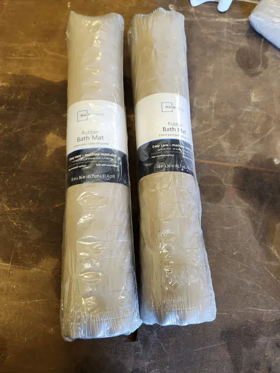 2 New Bath Mats 18"X26"