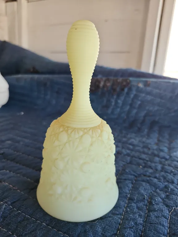 Fenton Uranium Daisy & Button Bell 6" Tall