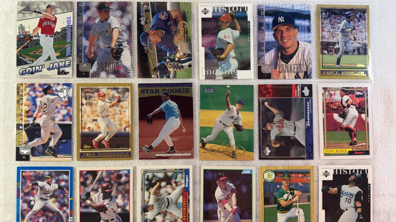 Baseball Cards-Mixed Lot in Sleeve (2 sets
