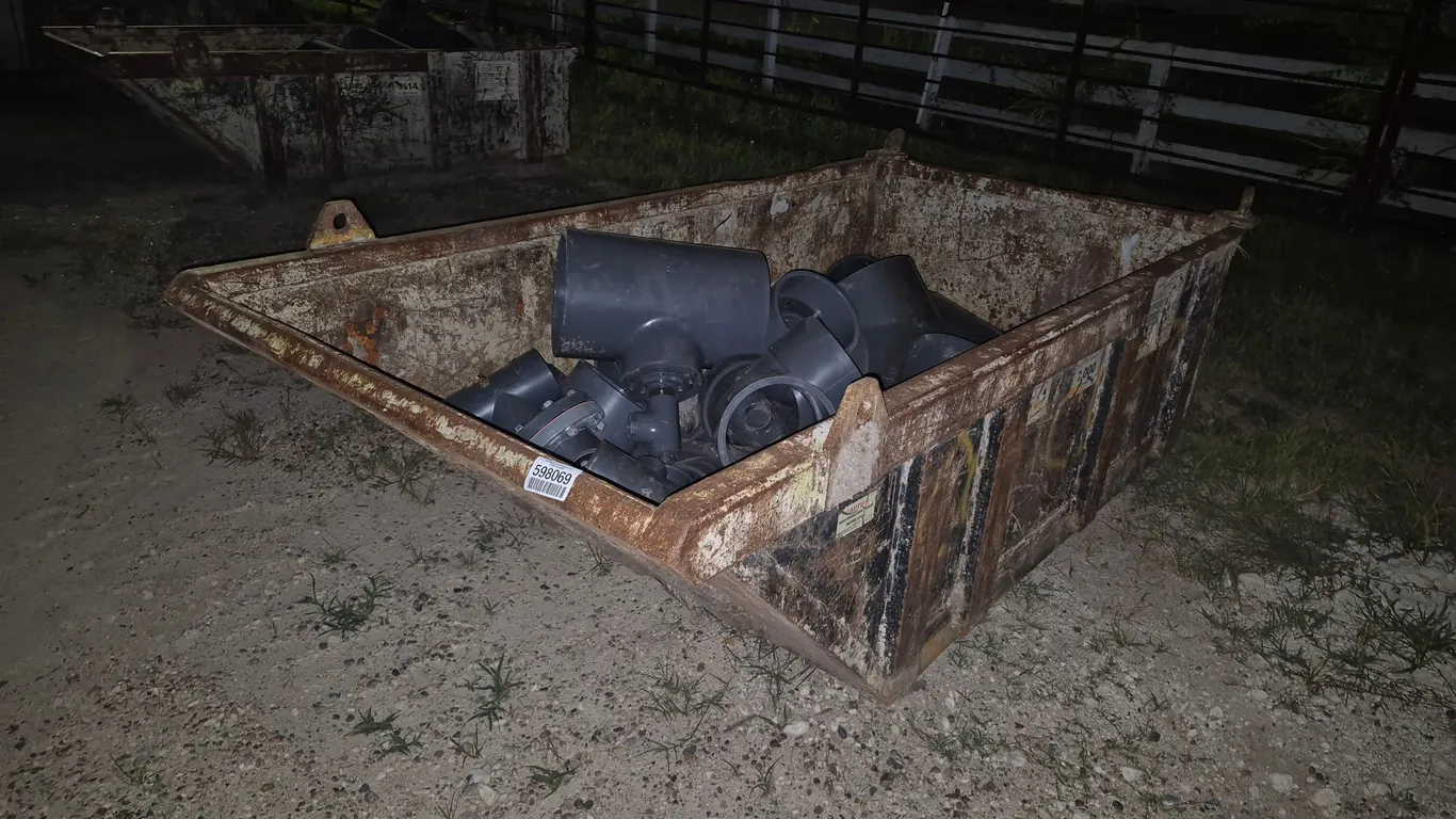 SKID BOX W/ FORK POCKETS