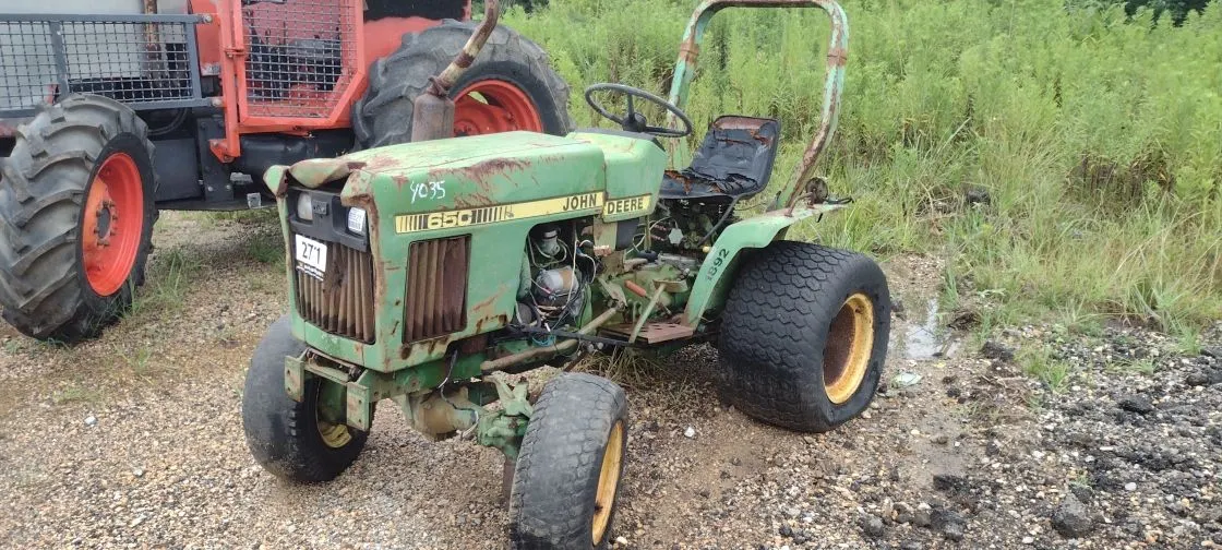 JOHN DEERE 650 TRACTOR