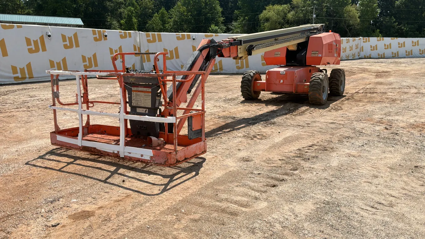 2014 JLG 680SJ 4X4 TELESCOPIC BOOM LIFT SN: 0300189896