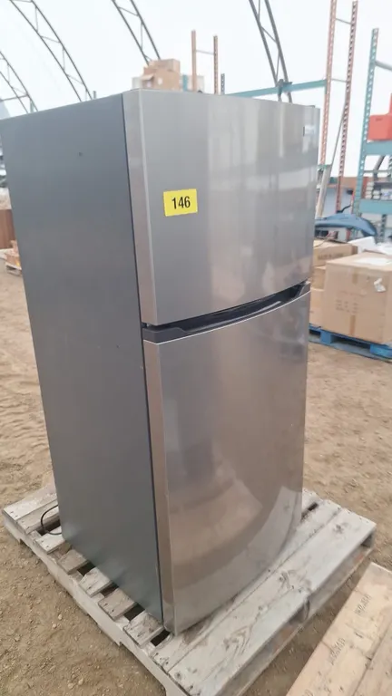 Fridgidaire stainless steel, Top freezer, bottom fridge