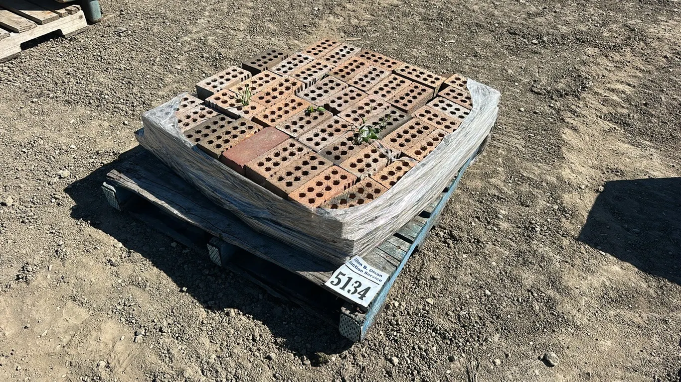 APPROX 135 BRICKS
