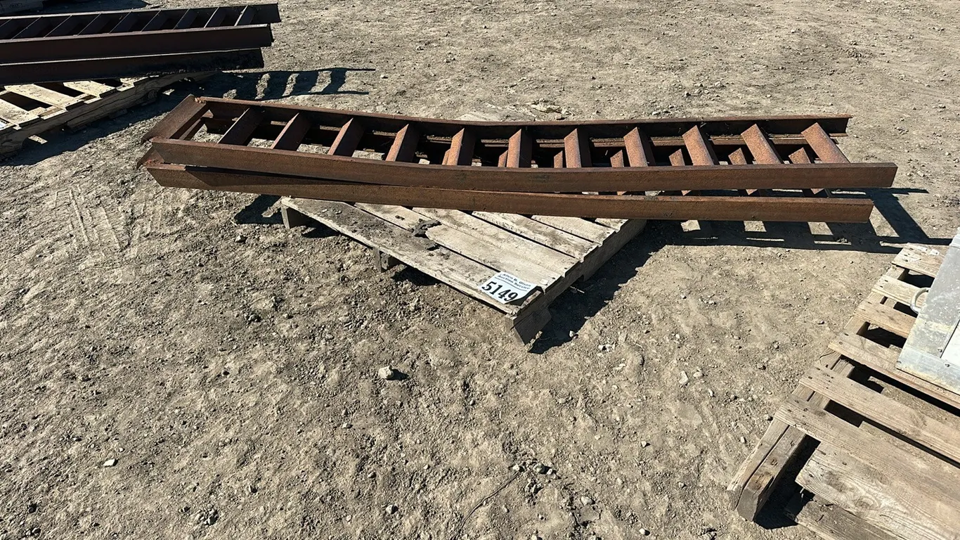 1 SET 8' TRAILER LOADING RAMPS