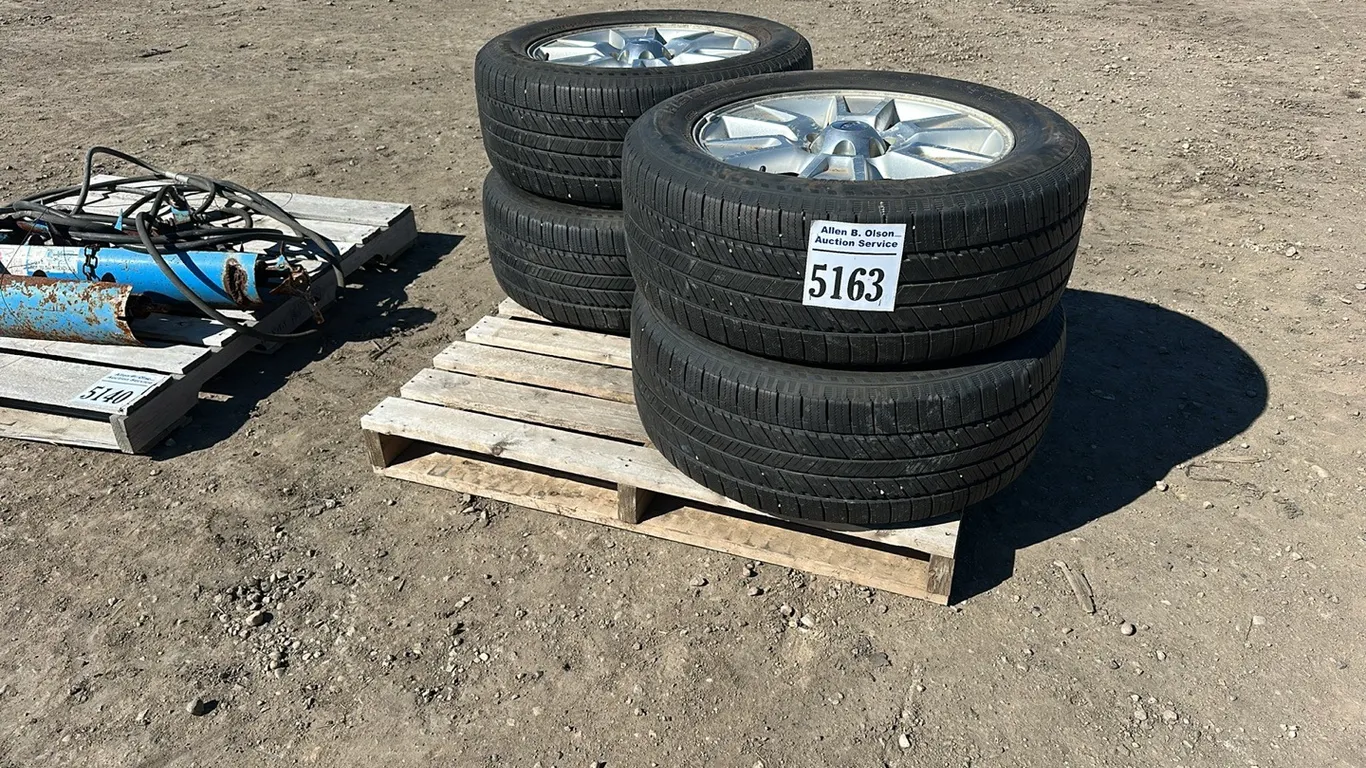 4 - BLACKHAWK HISECENT-H 275/55R20 113H ON 5 BOLT FORD RIMS