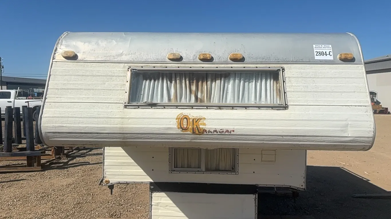 1983 OKANAGAN 8' TRUCK CAMPER - s/n 7E4167