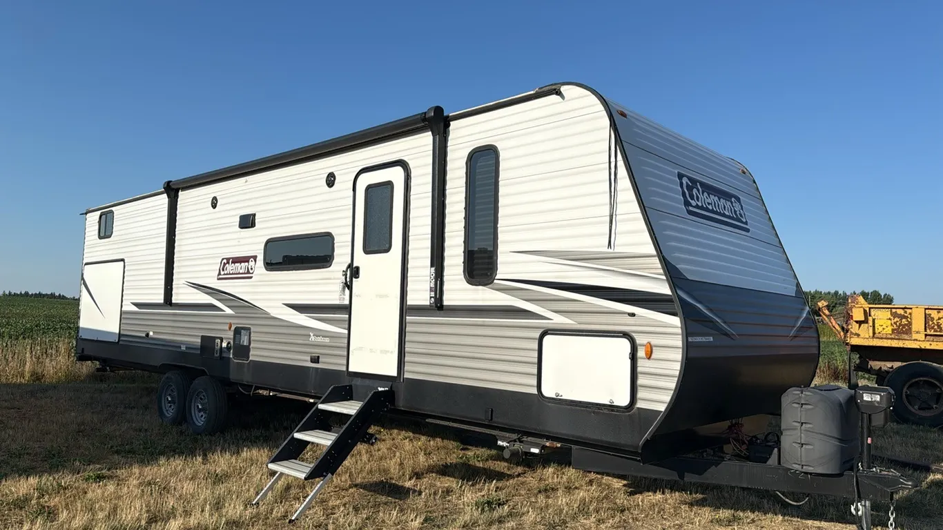 ID 0827 2021 Coleman Travel Trailer