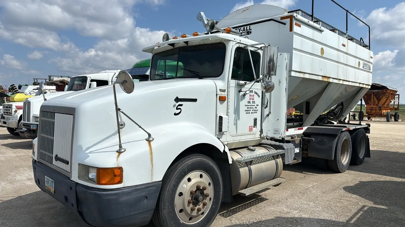 ID 0834 1996 International Tandem Seed Tender