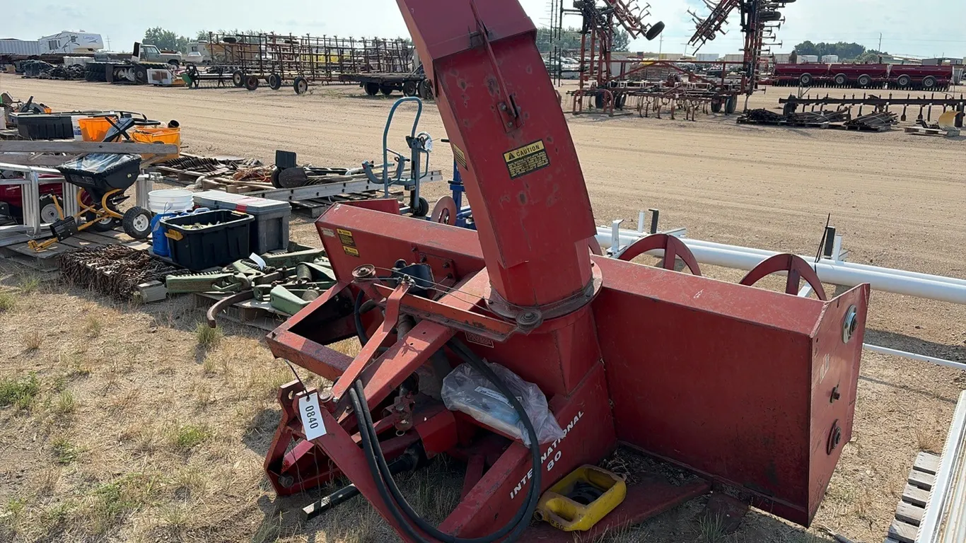 ID 0840 IH Model 80 Snowblower