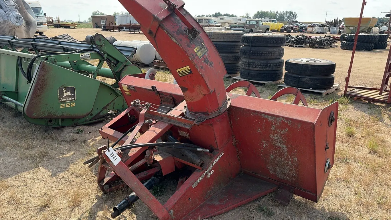 ID 0841 IH Model 80 Snowblower