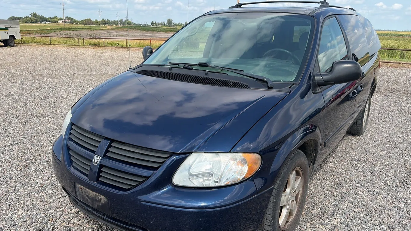 ID 0868 2005 Dodge Caravan SXT