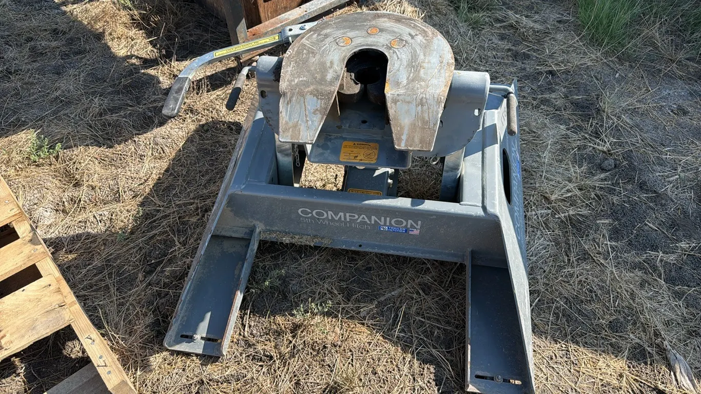 ID 0877 B&W 5th Wheel Hitch