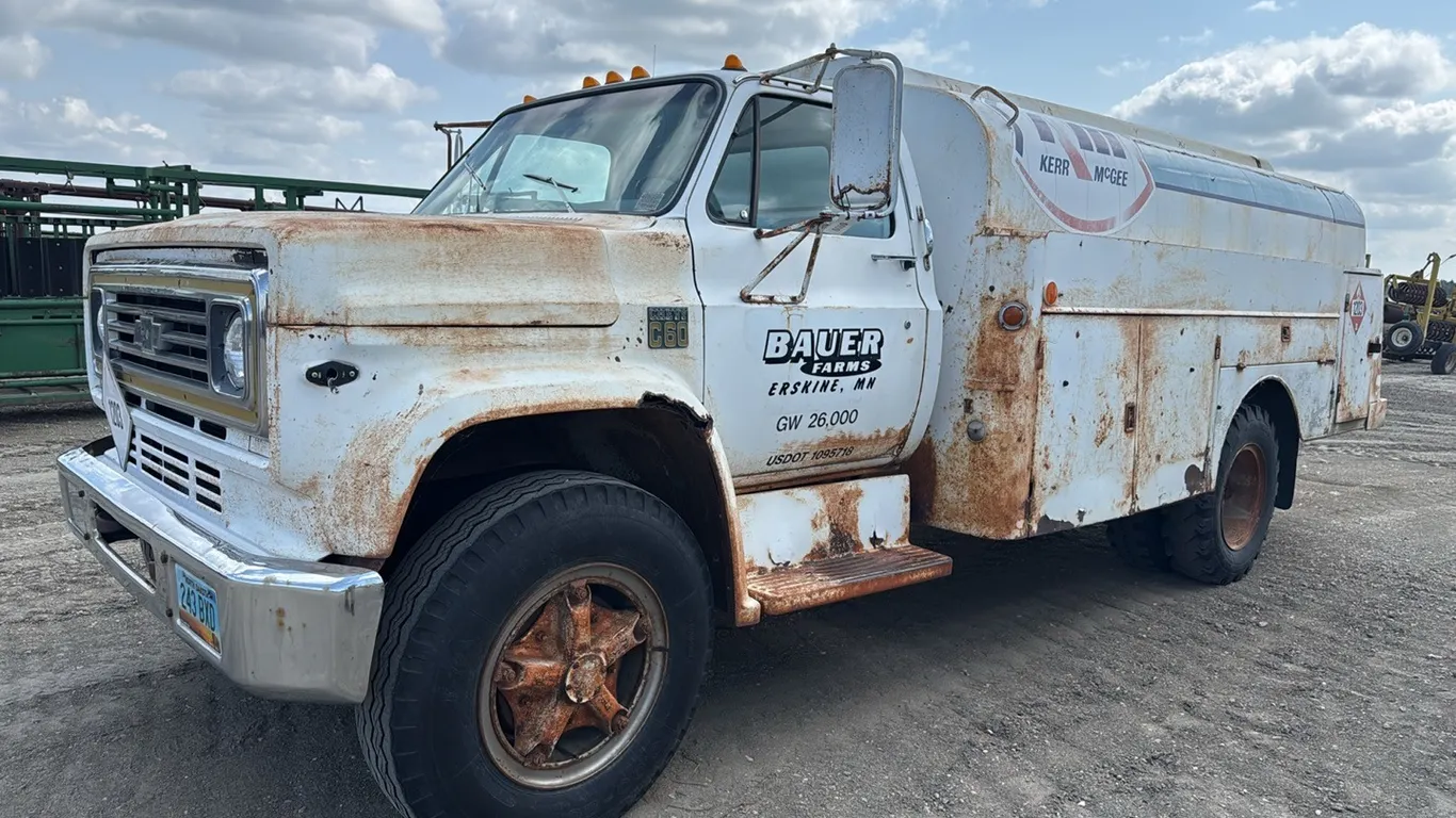 ID 0950 1975 Chevy C60