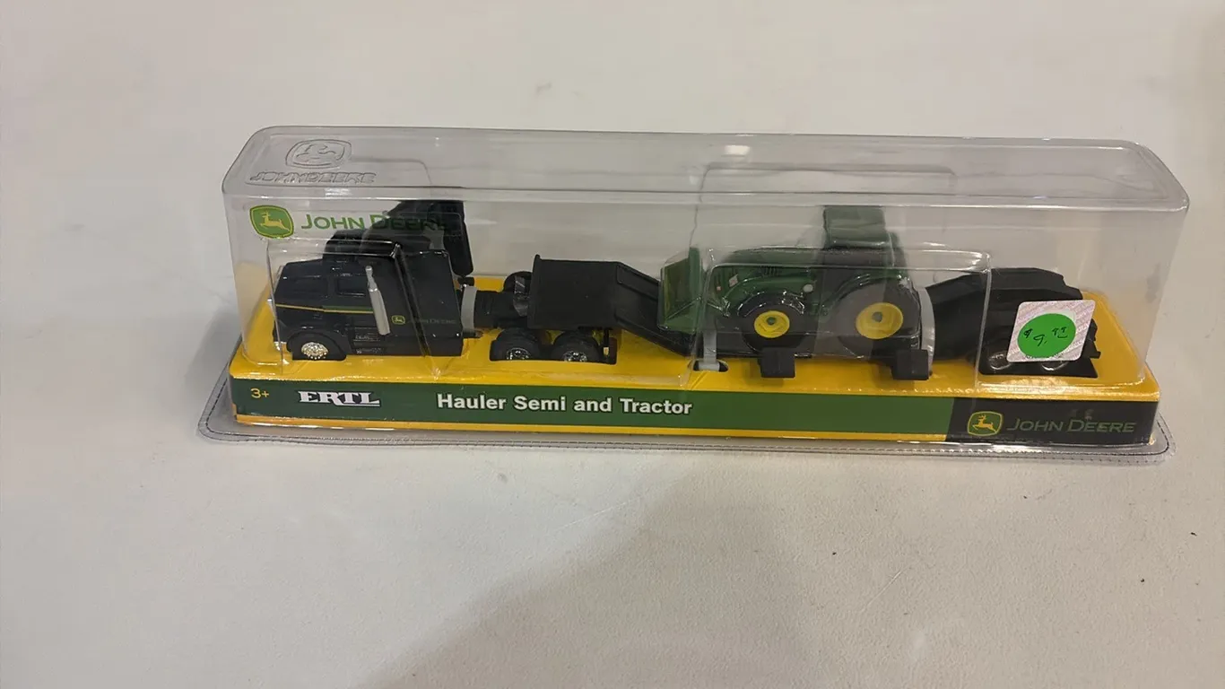 ID 5518 JD Hauler Semi/Tractor- Toy