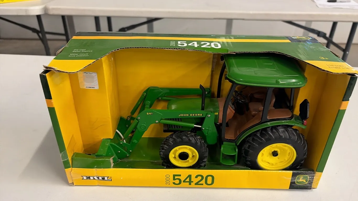 ID 5523 JD 2000 5420- Toy