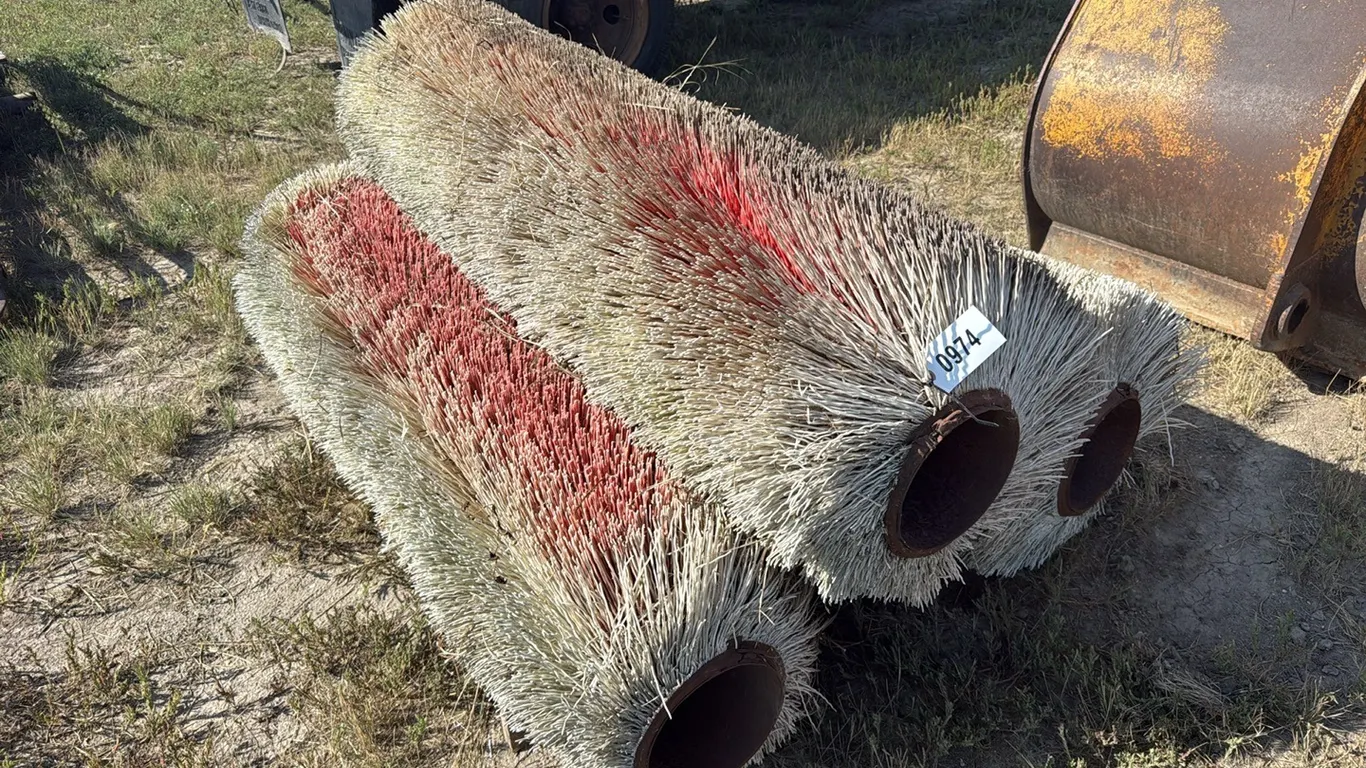 ID 0974 Cattle Brushes (3)