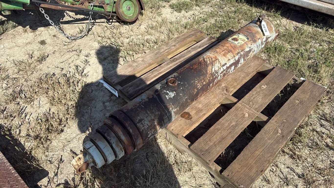 ID 0976 Truck Box Cylinder