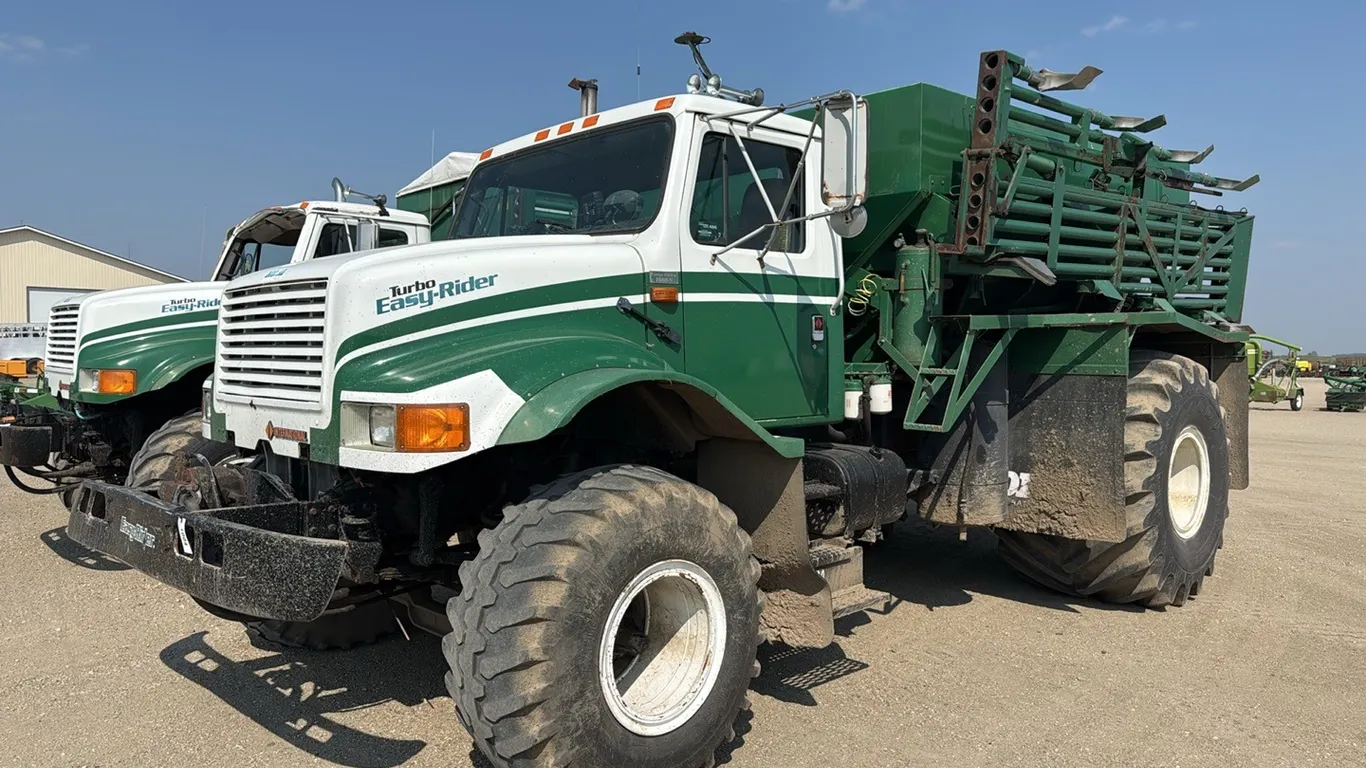 ID 1004 Loral Spreader Truck