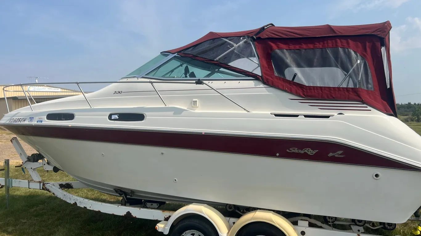 ID 0967 1994 23ft Sea Ray 230 Cabin Cruiser