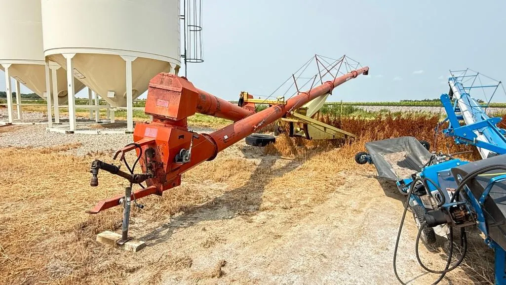 FarmKing 1370 Grain Auger