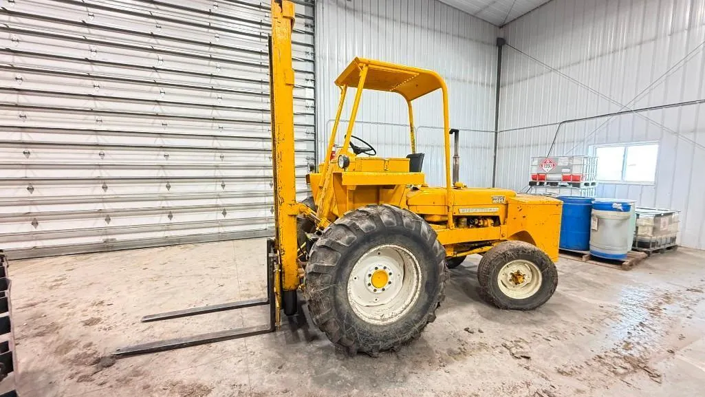 International 4000 Forklift