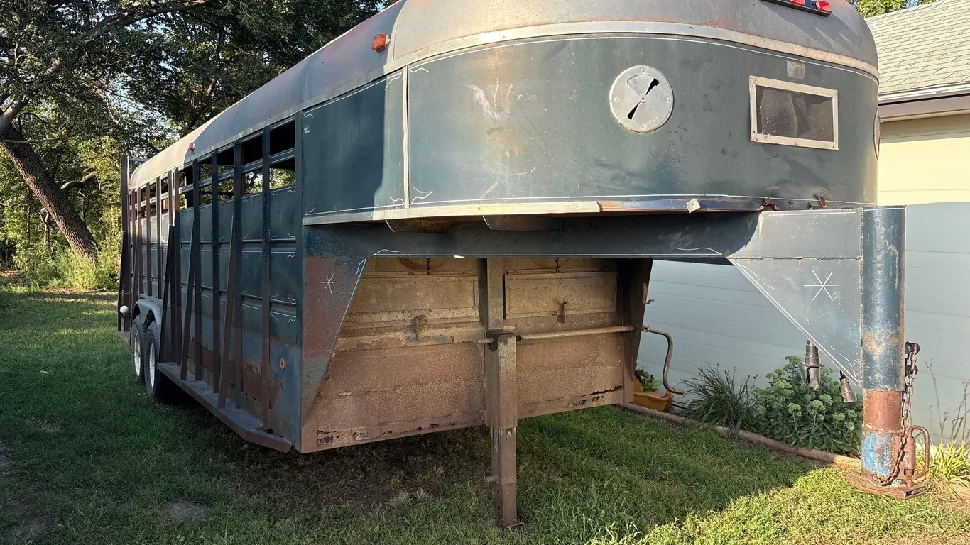 1985 MFS 7ft x 20ft LG20 Gooseneck Livestock Trailer